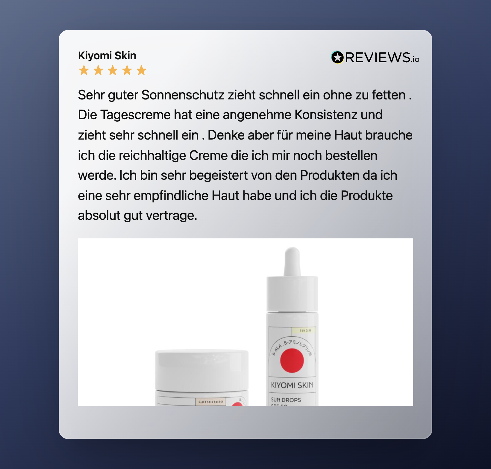 Eine deutsche Bewertung für das Skin Protection Duo mit 5-Sterne-Bewertung, UV-Schutz SPF 50 und feuchtigkeitsspendendem Effekt – Produktflaschen unten abgebildet.